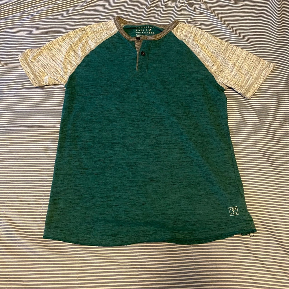 American Eagle Outfitters Green Raglan Sleeve Men’s Shirt